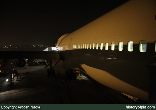 PIA Boeing 747-367