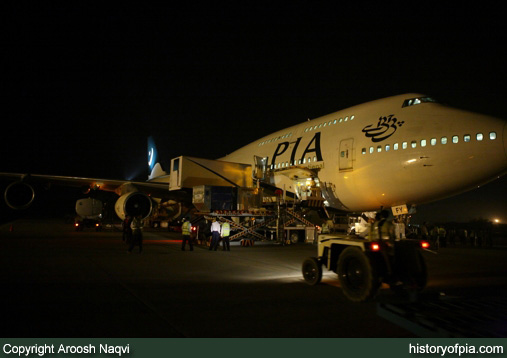 PIA Boeing 747-367