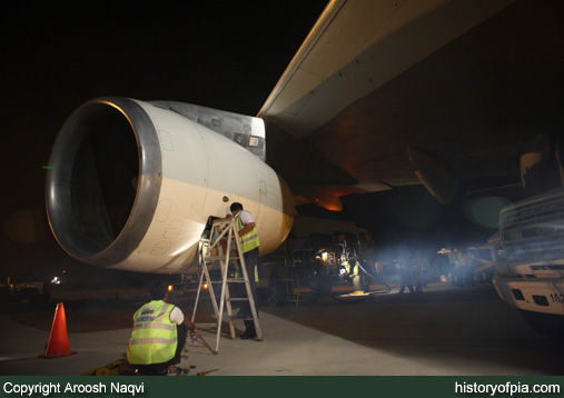 PIA Boeing 747-367