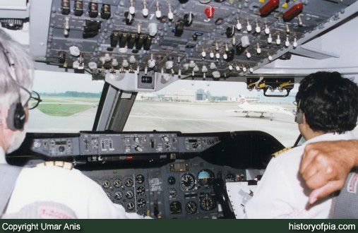 PIA Boeing 747-367