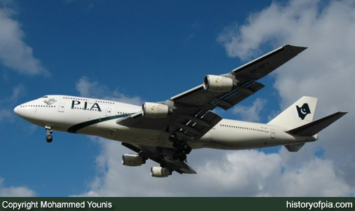 PIA Boeing 747-367