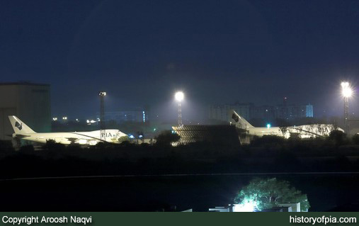 PIA Boeing 747-367