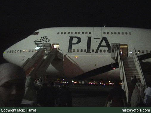 PIA Boeing 747-367