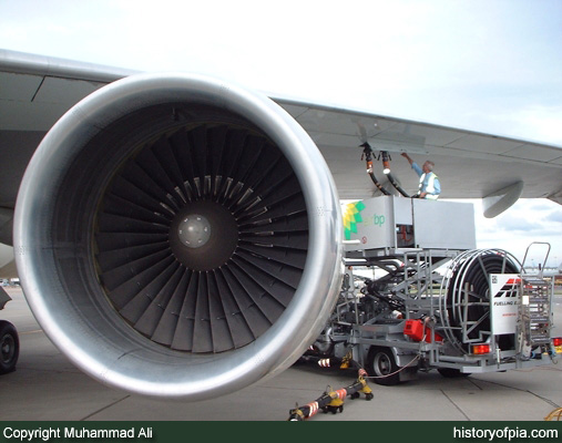 PIA Boeing 747-367
