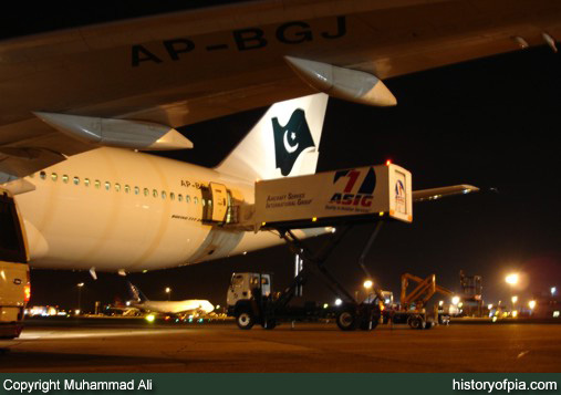 PIA Boeing 777-240ER