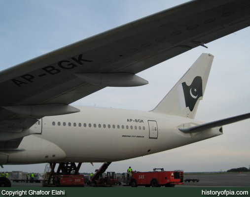 PIA Boeing 777-240ER