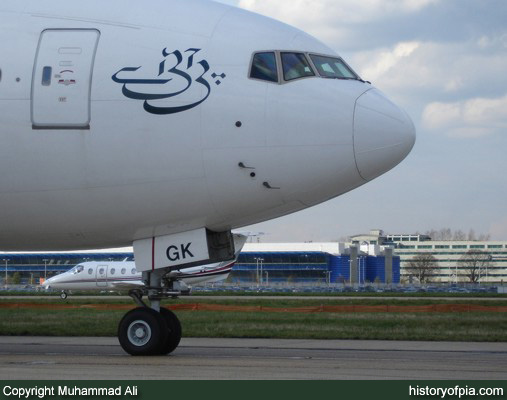 PIA Boeing 777-240ER