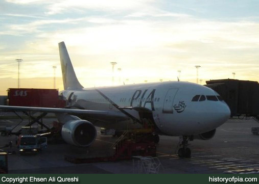 PIA Airbus A310-324ET