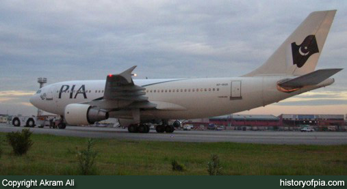 PIA Airbus A310-324ET