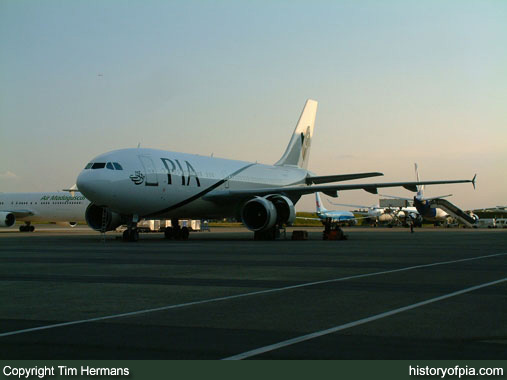 PIA Airbus A310-325ET