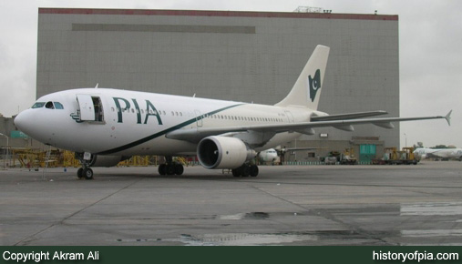 PIA Airbus A310-325ET