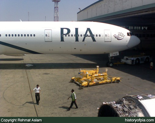 PIA Boeing 777-340ER