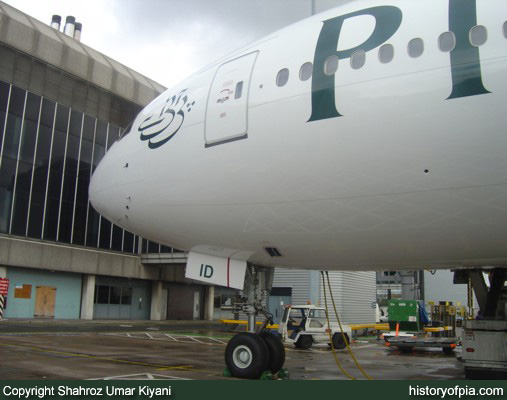 PIA Boeing 777-340ER