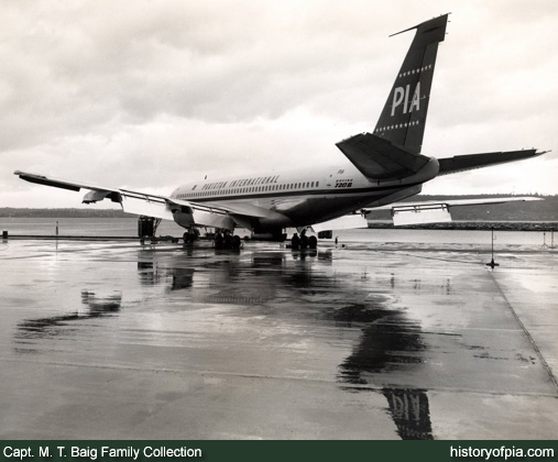 PIA Boeing 720-040B