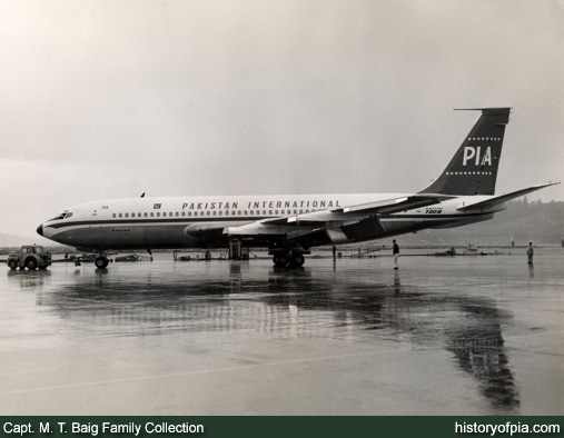 PIA Boeing 720-040B
