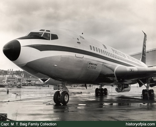 PIA Boeing 720-040B