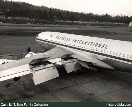 PIA Boeing 720-040B