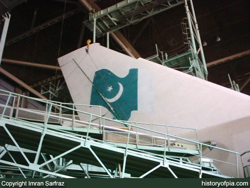 PIA Boeing 747-367