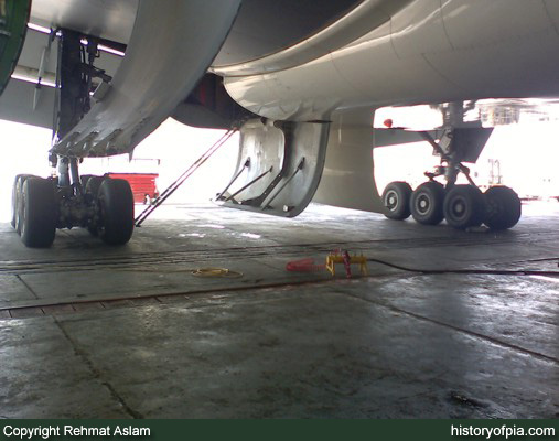 PIA Boeing 777