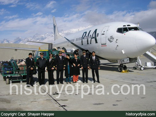 PIA Boeing 737-300 Crew